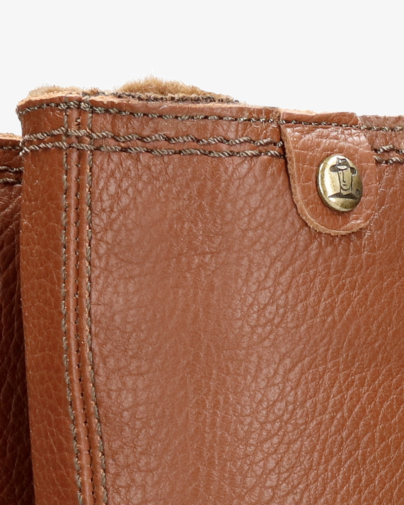 Bambina botas de piel con forro interior de pelo. cuero