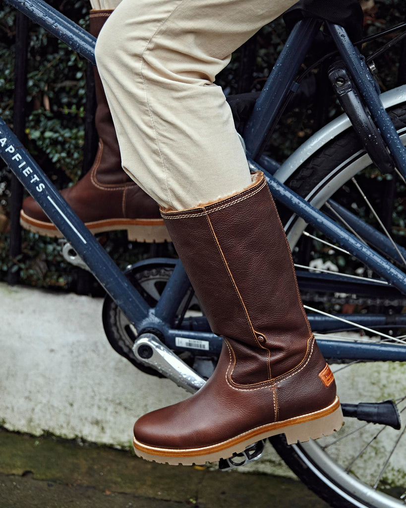 Bambina botas de piel con forro interior de pelo. cuero