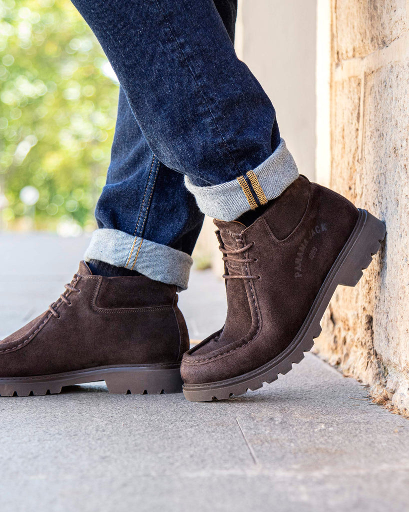 Beker botín de piel con forro interior de piel. marron