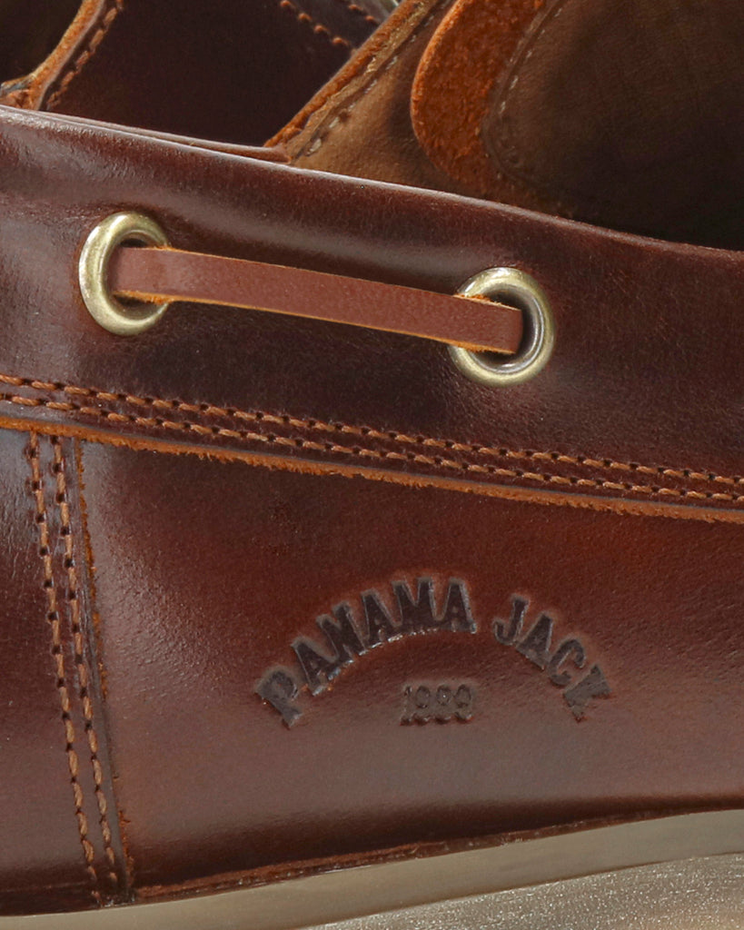 Boat náutico de piel con forro interior de piel. cuero