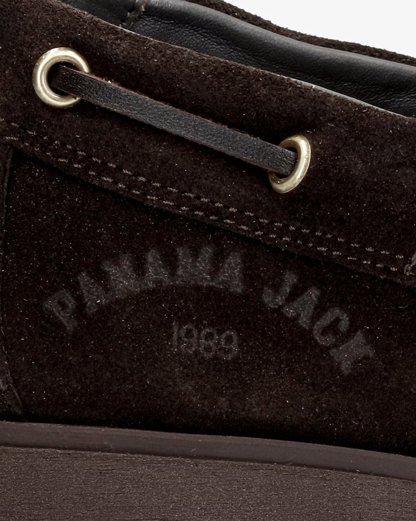 Boat náutico de piel con forro interior de piel. marron