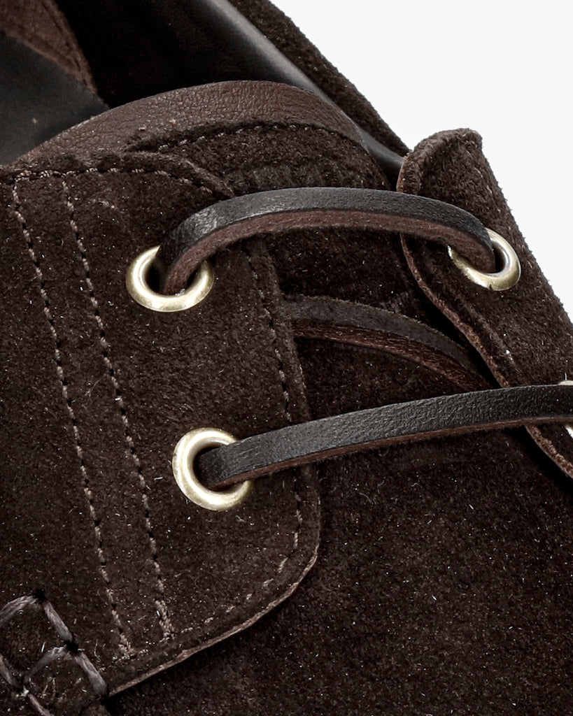 Boat náutico de piel con forro interior de piel. marron