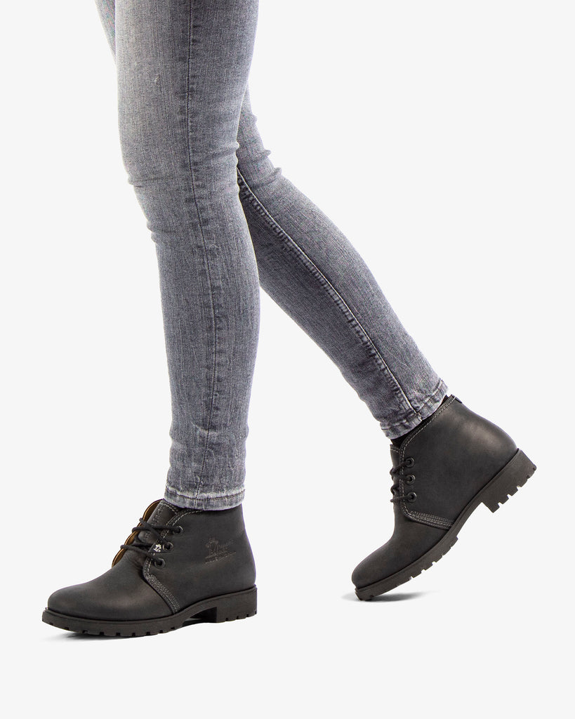 Bota Panama botín de piel con forro interior de piel. negro