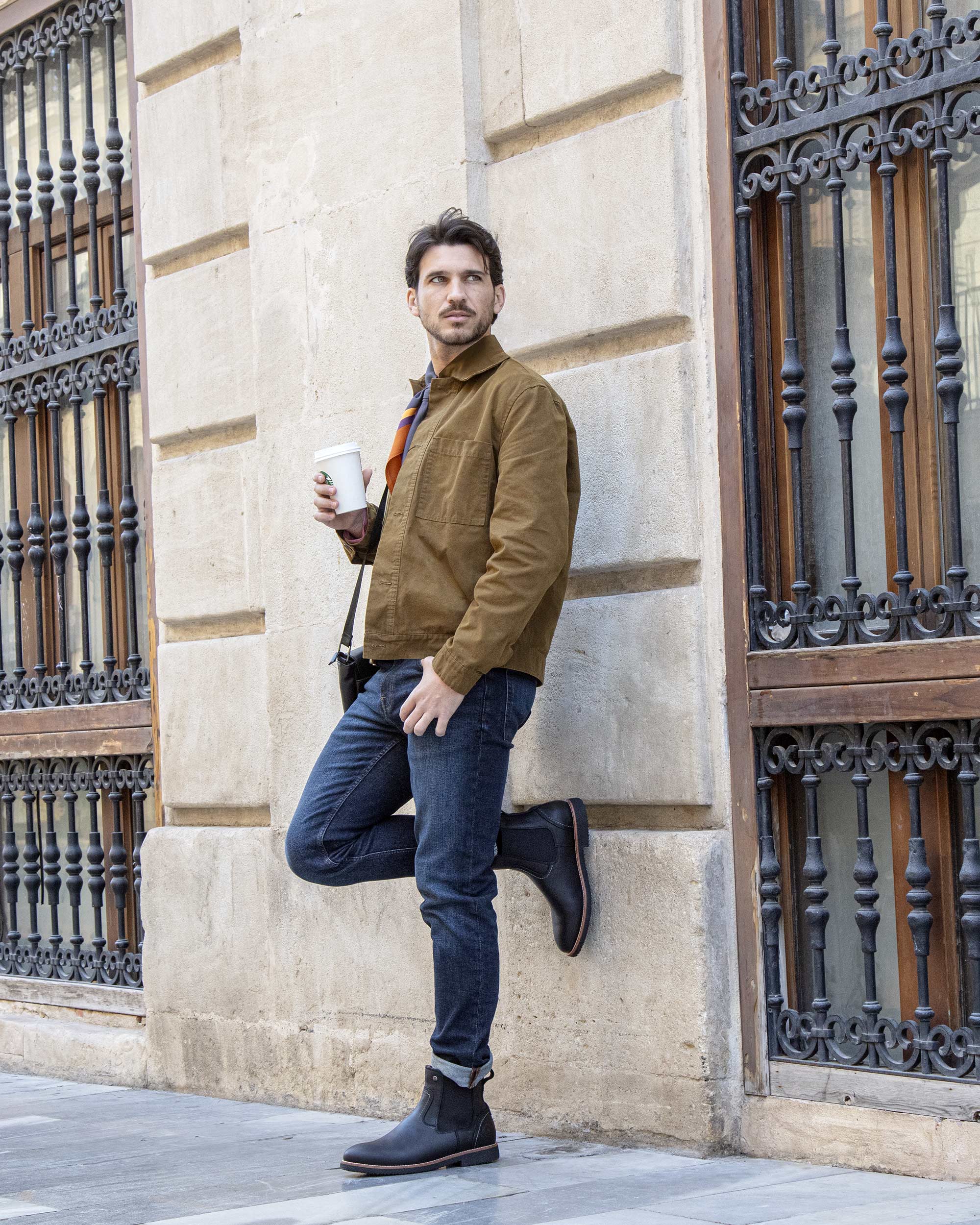 Outfits Dr Martens Negras Y Rojas Kalinga Ashok Botines Negros A