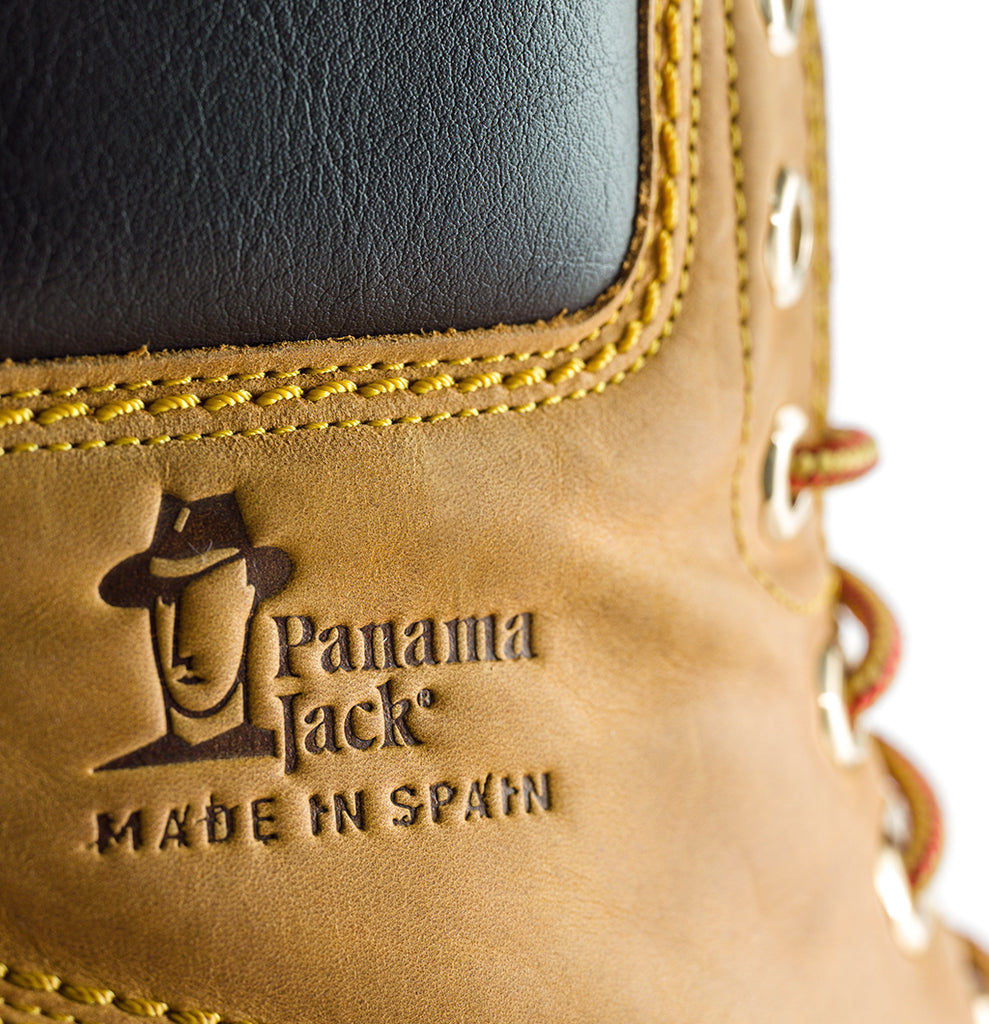 Detalle del logo Panama Jack en las icónicas botas vintage