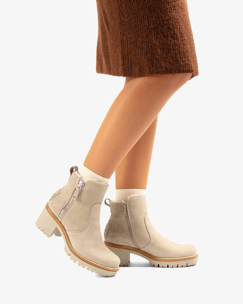 Pauline botín de piel con forro interior de pelo. crudo