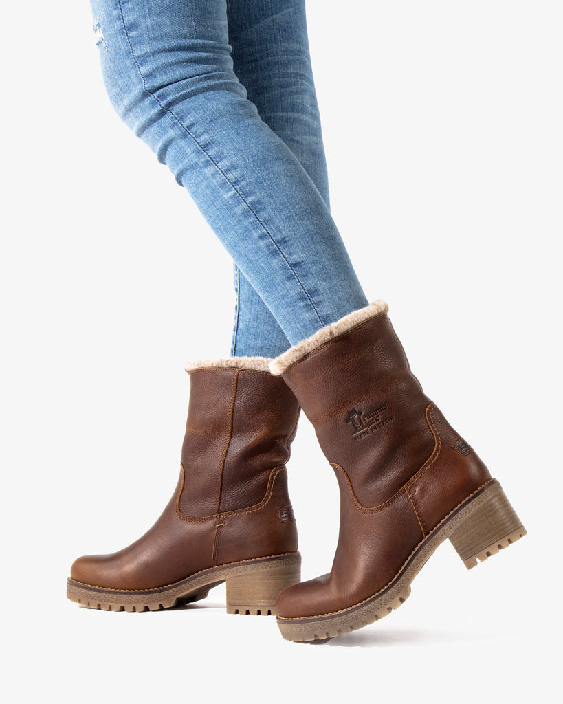 Piola botas de piel con forro interior de pelo. cuero