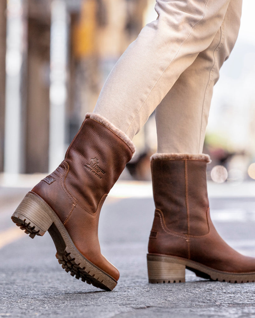 Piola botas de piel con forro interior de pelo. cuero