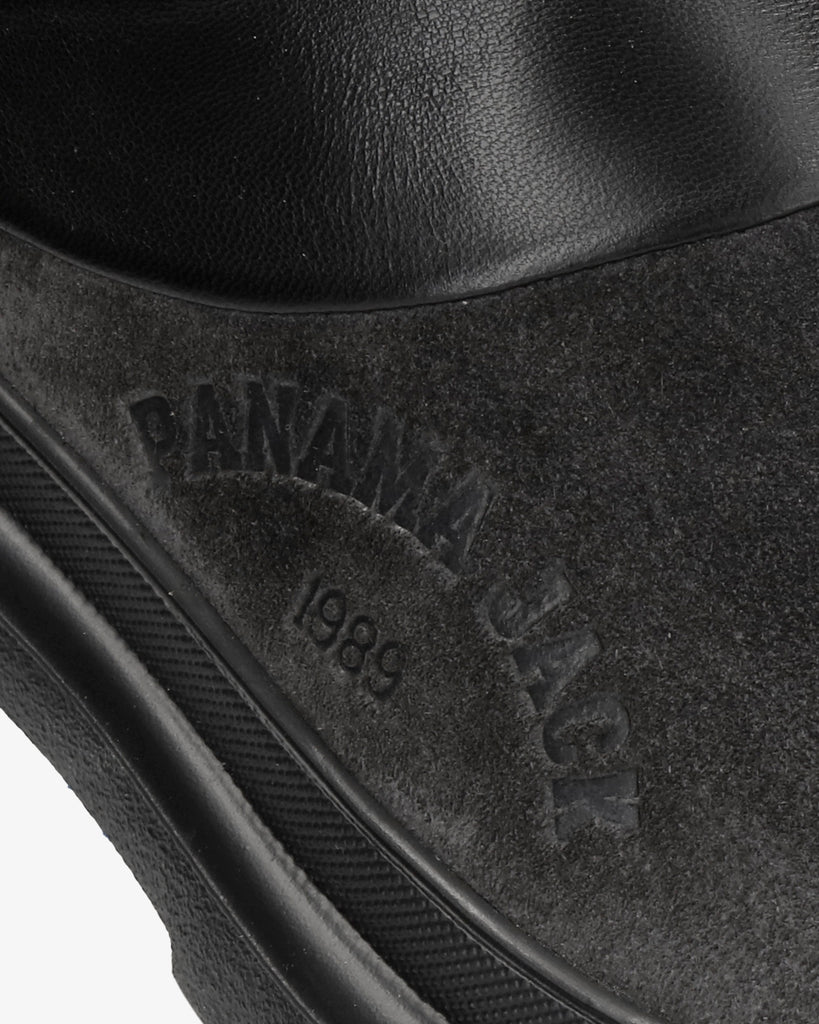 Theo zueco de piel con forro interior de piel. gris