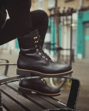 Fara Igloo Trav botas de piel con forro interior de pelo natural. negro